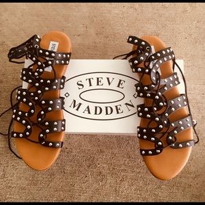 Brand new studded STEVE MADDEN gladiators